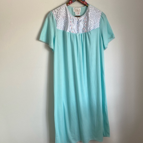 🦋Tradition vintage women’s nightgown aqua polyester size large. - Picture 1 of 12
